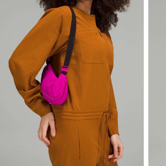 EUC Lululemon Hood Lite Packable Hooded Jacket Belt Bag - Picture 5 of 15